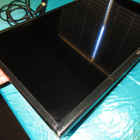 Onn Mountable 21.5” 1080p Widescreen Monitor Used Comes With Box Missing Stand - Picture 3 of 11